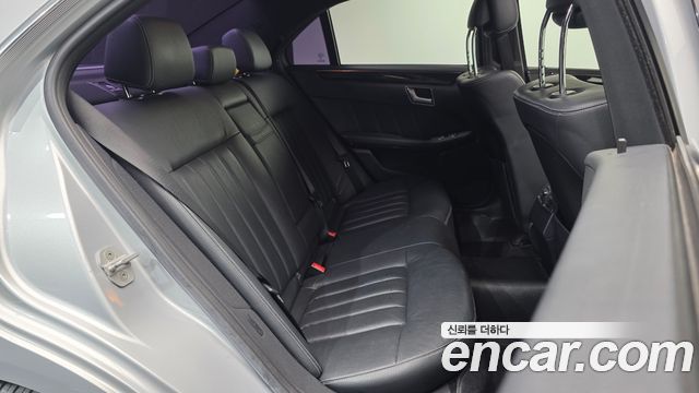 Mercedes-Benz E-Class 2016 — photo 12