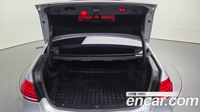 Mercedes-Benz E-Class 2016 — photo 20
