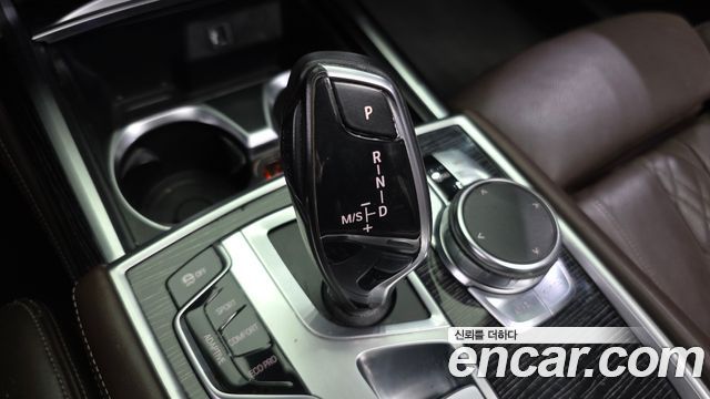 BMW 7-Series 2018 — photo 9
