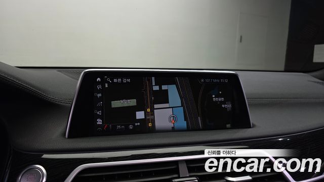 BMW 7-Series 2018 — photo 14