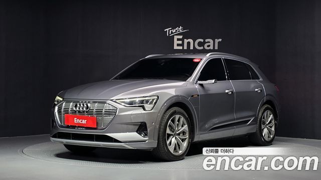 Audi e-tron 2023 — photo 1