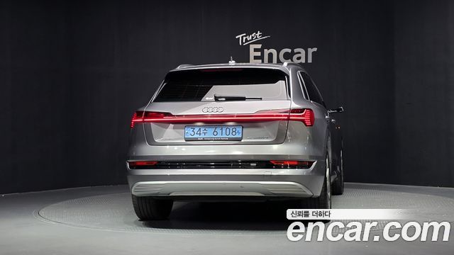 Audi e-tron 2023 — photo 4