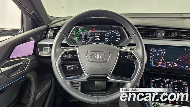 Audi e-tron 2023 — photo 13