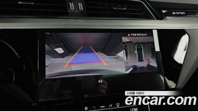 Audi e-tron 2023 — photo 15