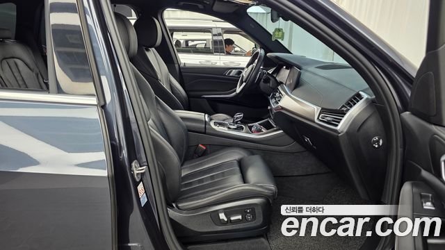 BMW X5 2022 — photo 11