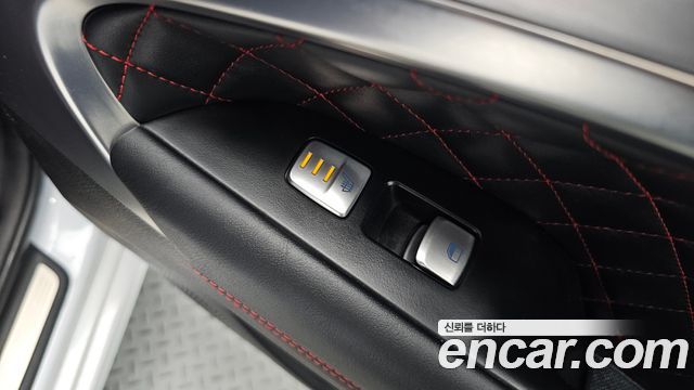 Genesis G70 2018 — photo 18