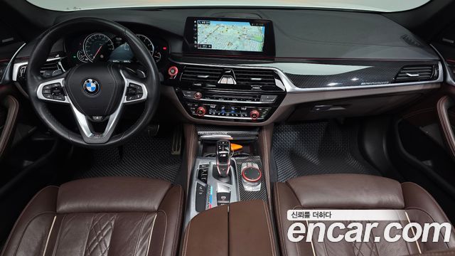 BMW 5-Series 2018 — photo 10