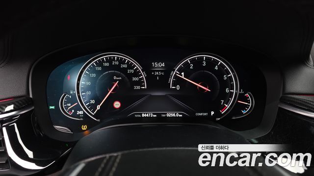BMW 5-Series 2018 — photo 11
