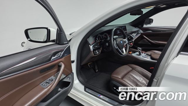 BMW 5-Series 2018 — photo 13