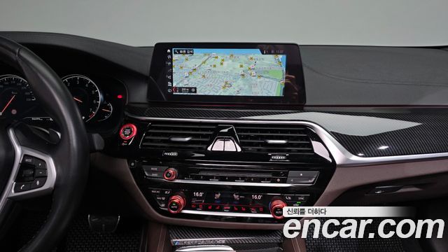 BMW 5-Series 2018 — photo 20
