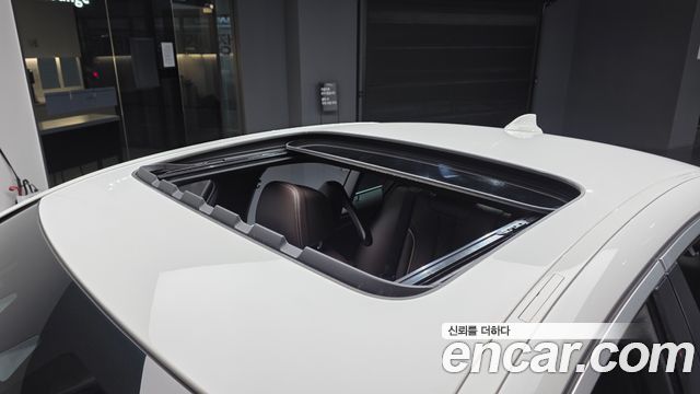 BMW 5-Series 2018 — photo 25
