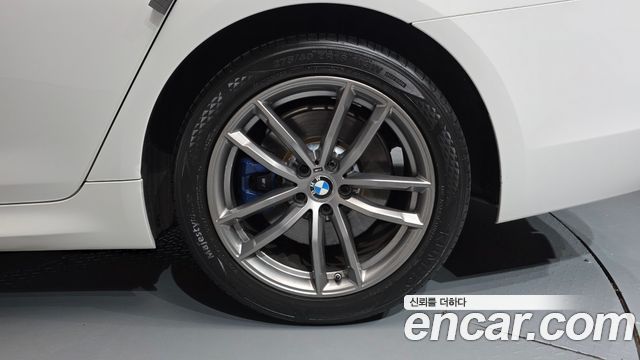 BMW 5-Series 2018 — photo 7