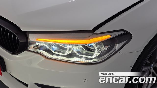 BMW 5-Series 2018 — photo 8