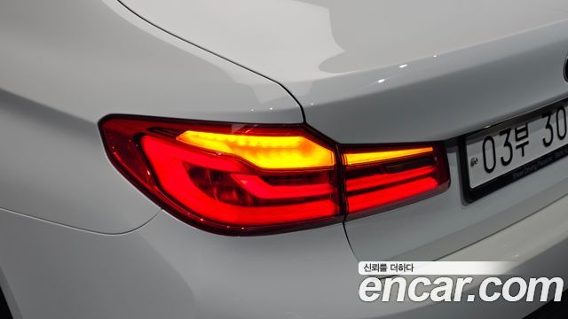 BMW 5-Series 2018 — photo 9