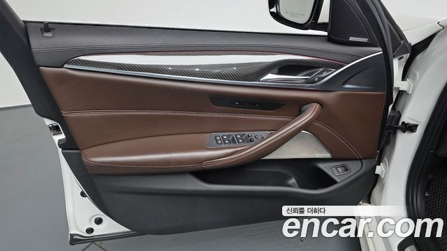 BMW 5-Series 2018 — photo 14