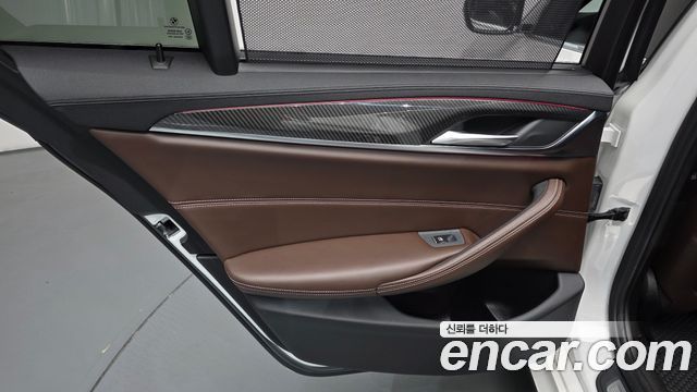 BMW 5-Series 2018 — photo 15