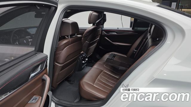 BMW 5-Series 2018 — photo 16