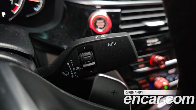 BMW 5-Series 2018 — photo 28