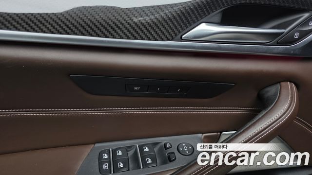 BMW 5-Series 2018 — photo 29