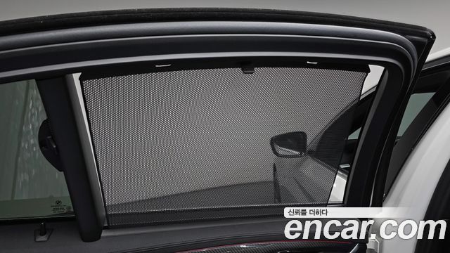 BMW 5-Series 2018 — photo 31