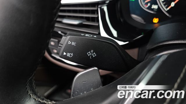 BMW 5-Series 2018 — photo 35
