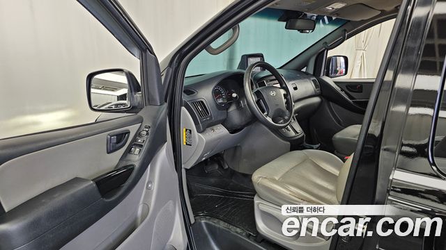 Hyundai Starex 2017 — photo 10