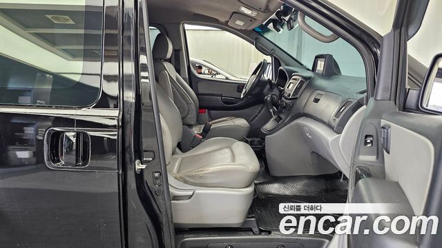 Hyundai Starex 2017 — photo 11