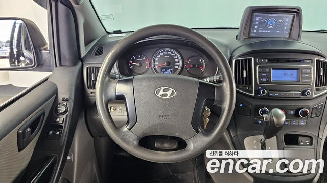Hyundai Starex 2017 — photo 13
