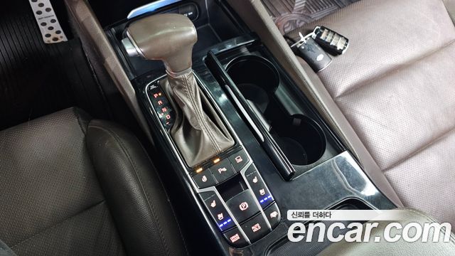 Kia K7 2018 — photo 12