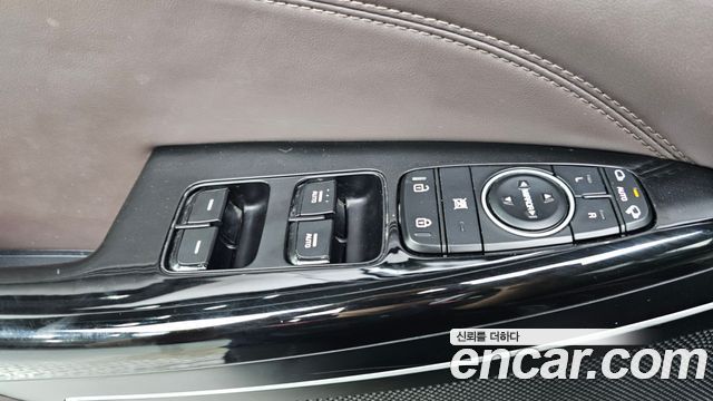 Kia K7 2018 — photo 23