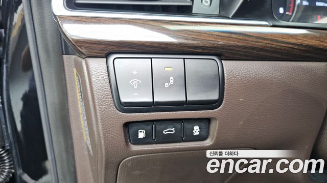 Kia K7 2018 — photo 24