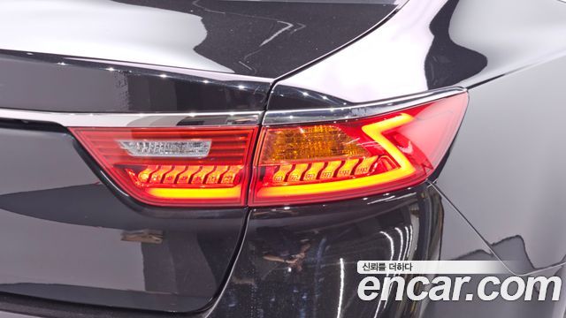 Kia K7 2018 — photo 9