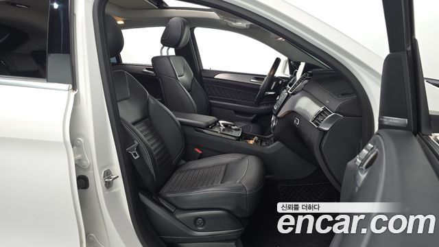 Mercedes-Benz GLE-Class 2018 — photo 17