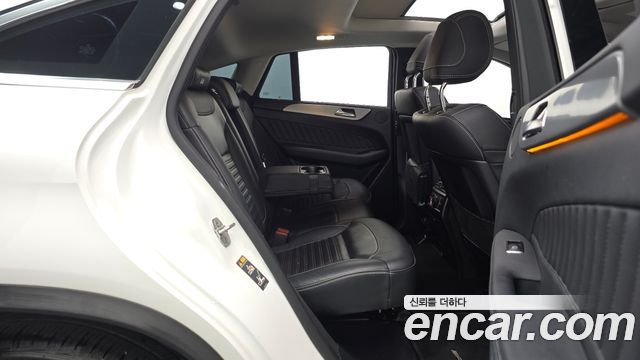 Mercedes-Benz GLE-Class 2018 — photo 18