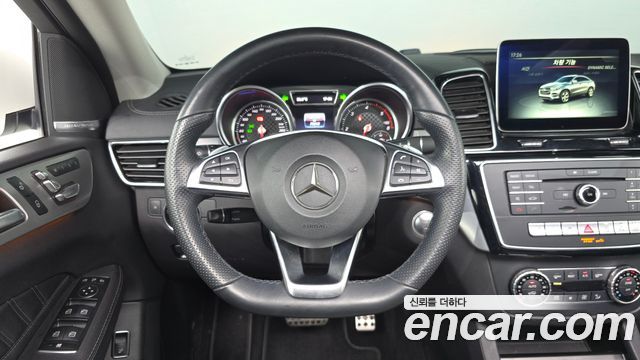 Mercedes-Benz GLE-Class 2018 — photo 19