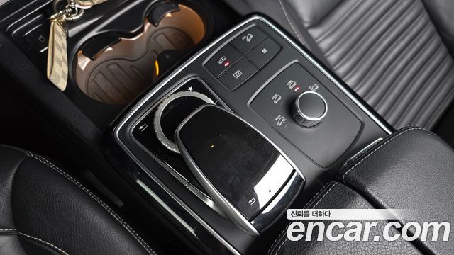 Mercedes-Benz GLE-Class 2018 — photo 24