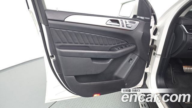 Mercedes-Benz GLE-Class 2018 — photo 14