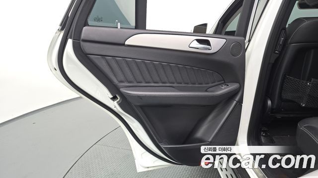 Mercedes-Benz GLE-Class 2018 — photo 15