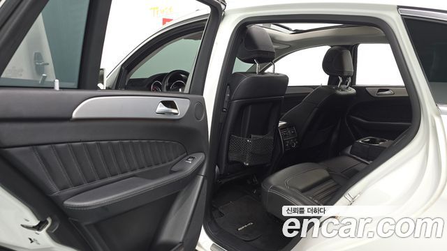 Mercedes-Benz GLE-Class 2018 — photo 16