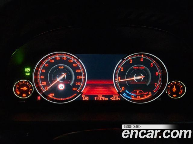 BMW 5-Series 2015 — photo 11