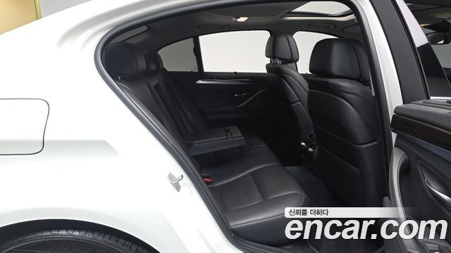 BMW 5-Series 2015 — photo 17