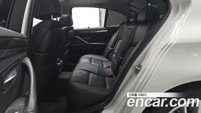 BMW 5-Series 2015 — photo 18