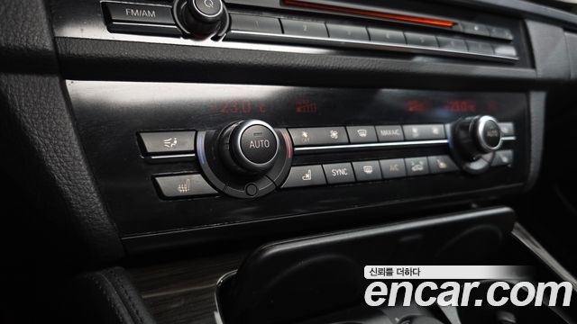 BMW 5-Series 2015 — photo 24