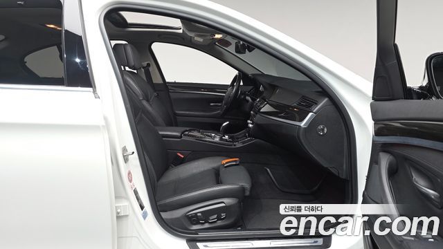 BMW 5-Series 2015 — photo 16