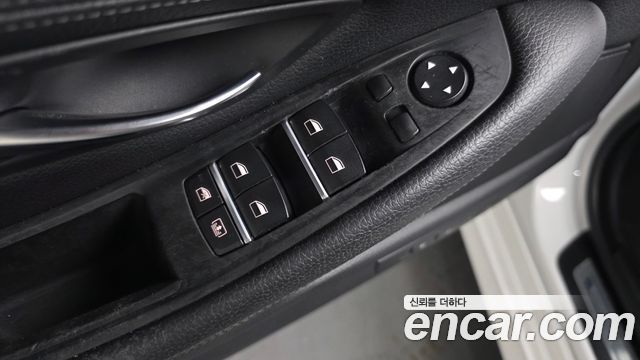 BMW 5-Series 2015 — photo 34