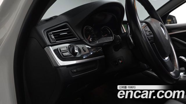 BMW 5-Series 2015 — photo 36