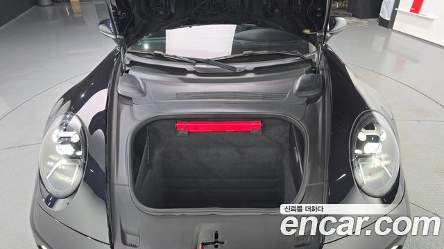 Porsche 911 2021 — photo 19