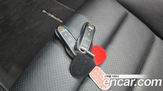 Porsche 911 2021 — photo 25
