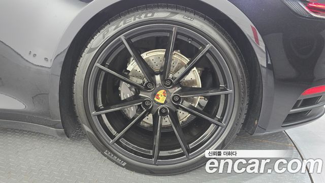 Porsche 911 2021 — photo 7