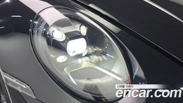 Porsche 911 2021 — photo 8